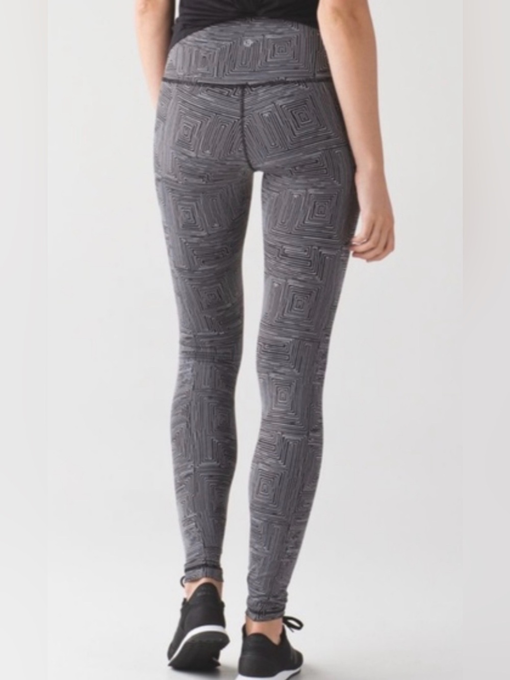 EUC lululemon Wunder Under Maze Jacquard White Black Leggings Black